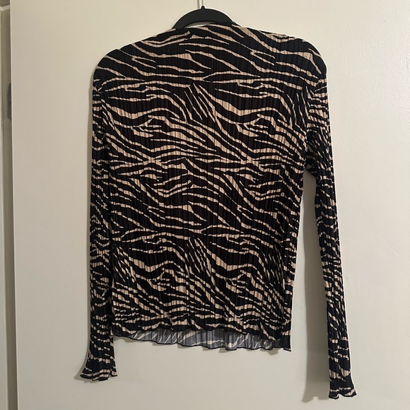 RAILS aasira zebra plisse satin top size S - Picture 5 of 5